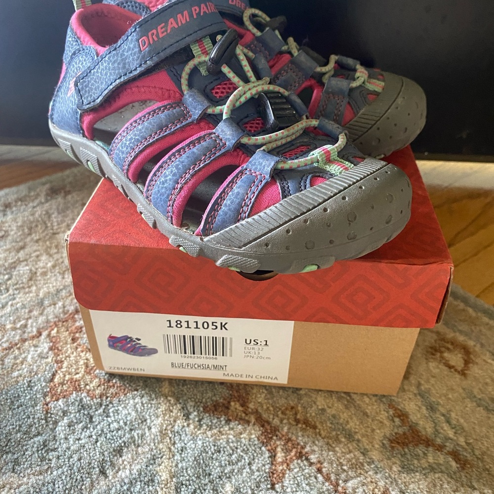 Girls sandals